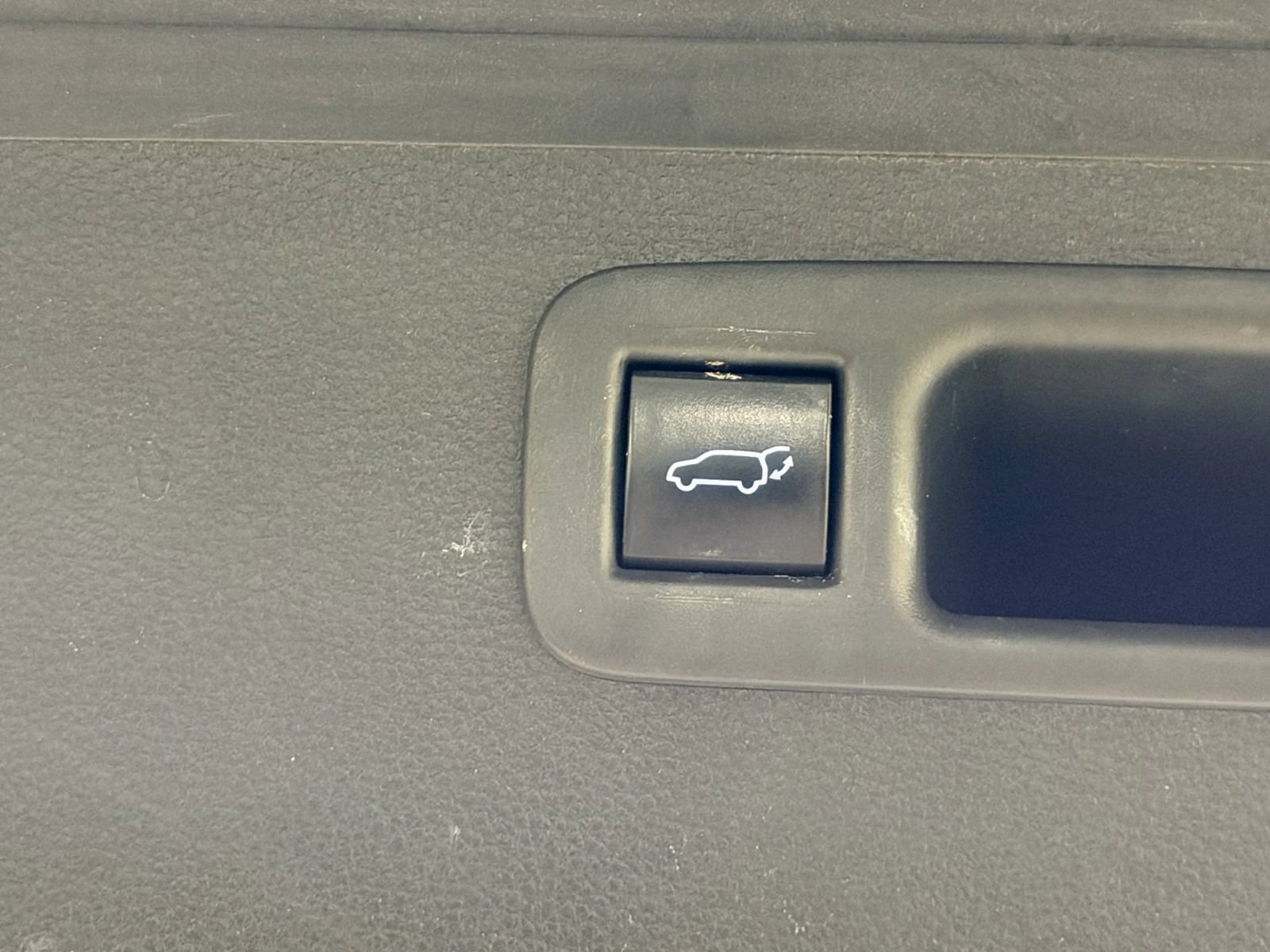 Used 2020 Toyota Highlander XLE AWD/4WD image 22