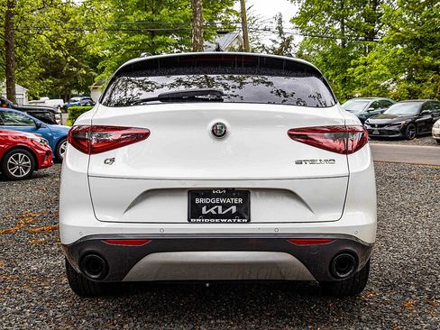 Used 2022 Alfa Romeo Stelvio Ti image 5