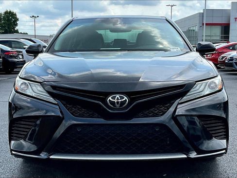 Used 2018 Toyota Camry XSE FWD image 2