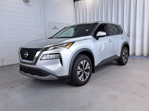 Used 2023 Nissan Rogue SV FWD image 2