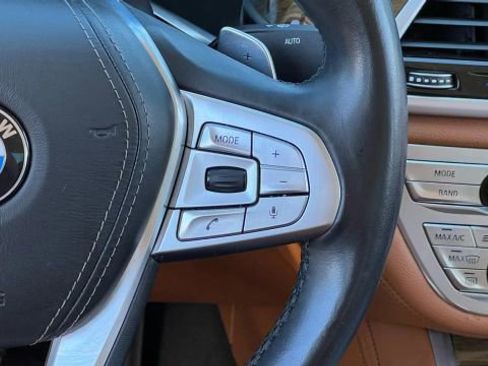 Used 2018 BMW 740i image 36