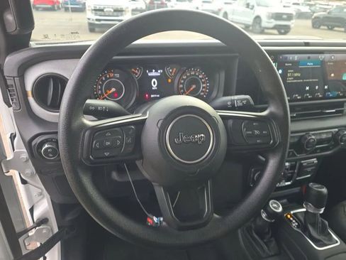Used 2024 Jeep Gladiator Sport AWD/4WD image 10