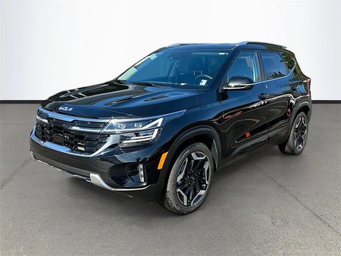 Certified 2025 Kia Seltos SX w/ SX Sunroof Package image 3