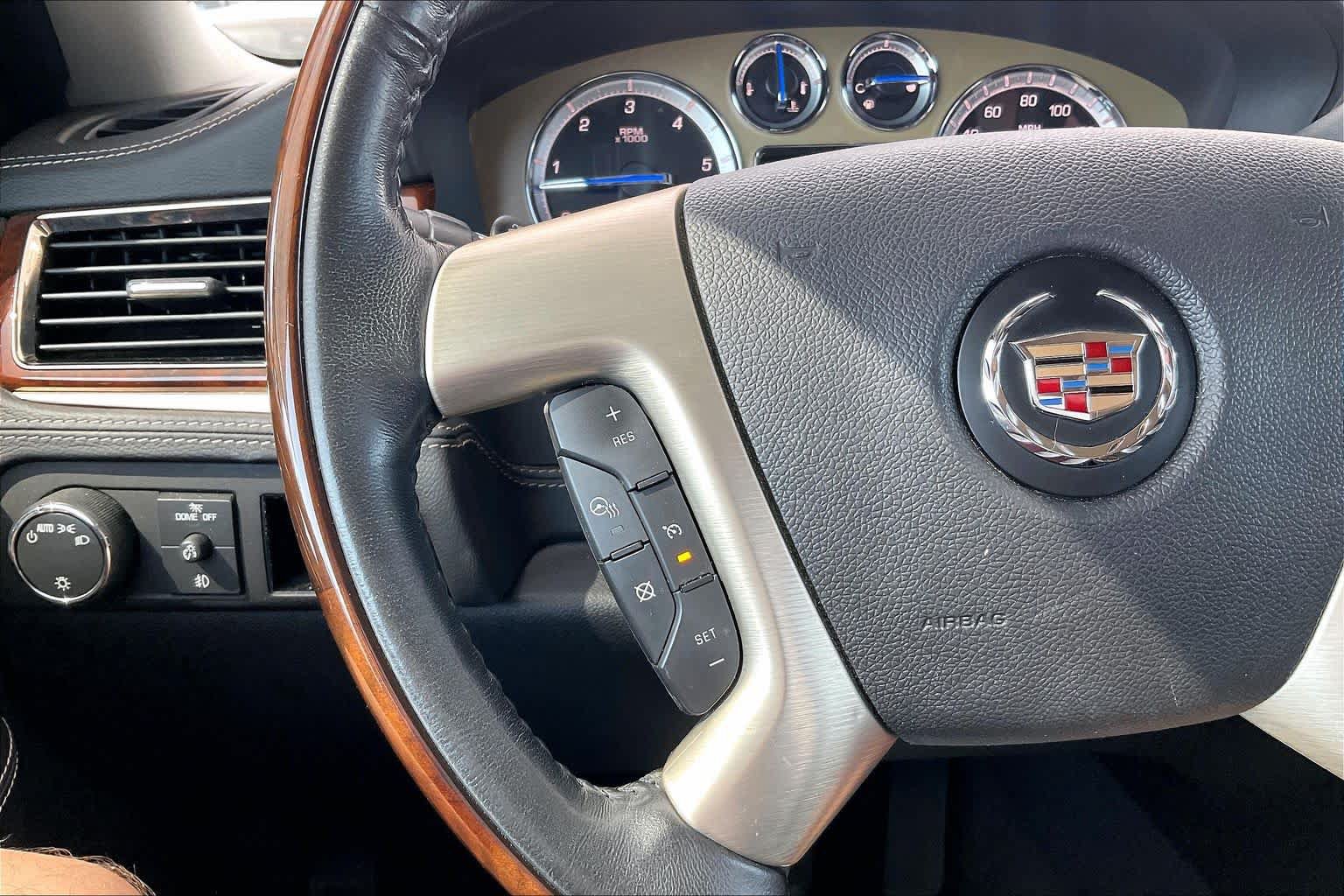 Used 2013 Cadillac Escalade Platinum AWD/4WD image 24