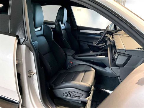 New 2026 Porsche Macan GTS Electric image 19