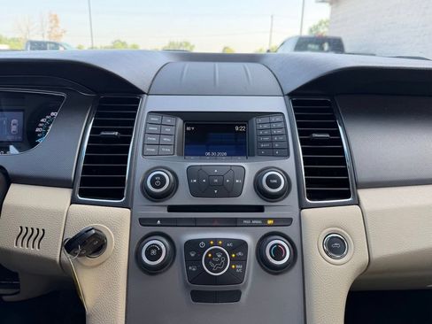 Used 2017 Ford Taurus SE FWD image 12