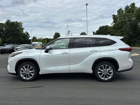 Used 2023 Toyota Highlander Limited FWD image 24