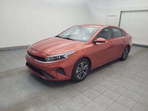 Used 2023 Kia Forte LXS w/ LXS Technology Package FWD image 2