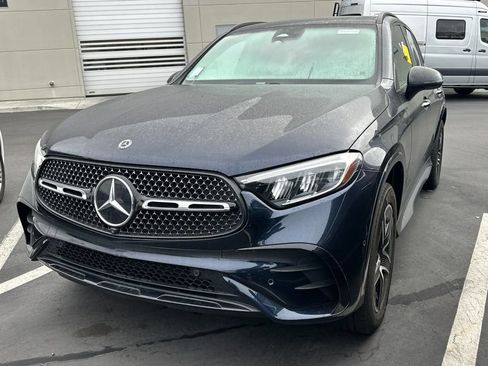 Used 2023 Mercedes-Benz GLC 300 4MATIC image 2