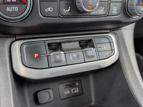 Used 2023 GMC Acadia SLT w/ Technology Package FWD image 31