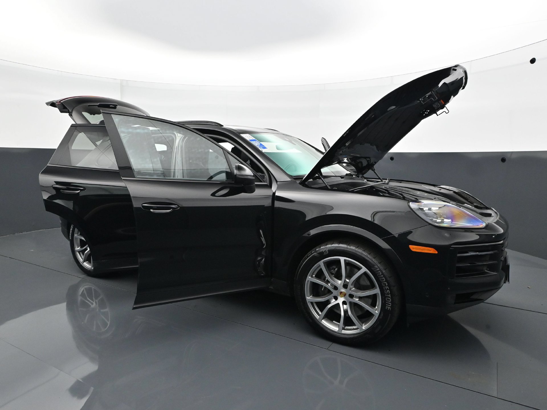 Used 2024 Porsche Cayenne AWD/4WD image 40