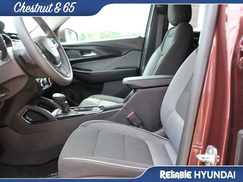 Used 2022 Chevrolet TrailBlazer LT FWD image 23