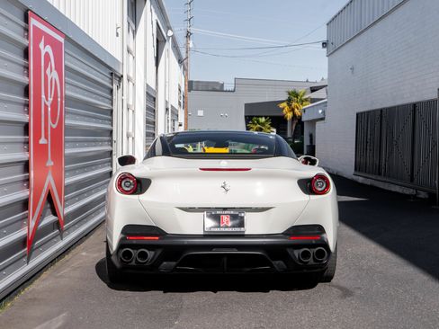 Used 2019 Ferrari Portofino RWD image 41