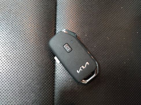 Used 2022 Kia Telluride LX image 32