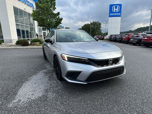 Used 2023 Honda Civic Sport image 2