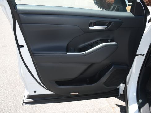 New 2026 Toyota Highlander XLE AWD/4WD image 5