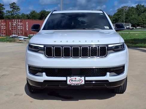 Used 2025 Jeep Wagoneer 2WD w/ Premium Group I image 4