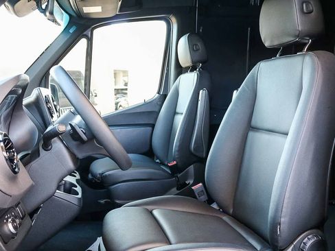 Used 2024 Mercedes-Benz Sprinter 2500 image 17