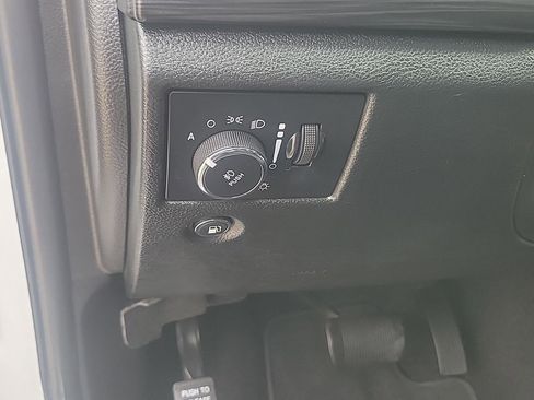 Used 2022 Jeep Grand Cherokee Laredo X image 11