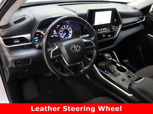 Certified 2023 Toyota Highlander LE image 13