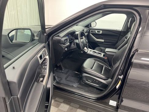 Used 2022 Ford Explorer XLT w/ Equipment Group 202A image 13