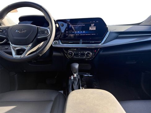 Used 2025 Chevrolet Trax ACTIV w/ Driver Confidence Package image 11