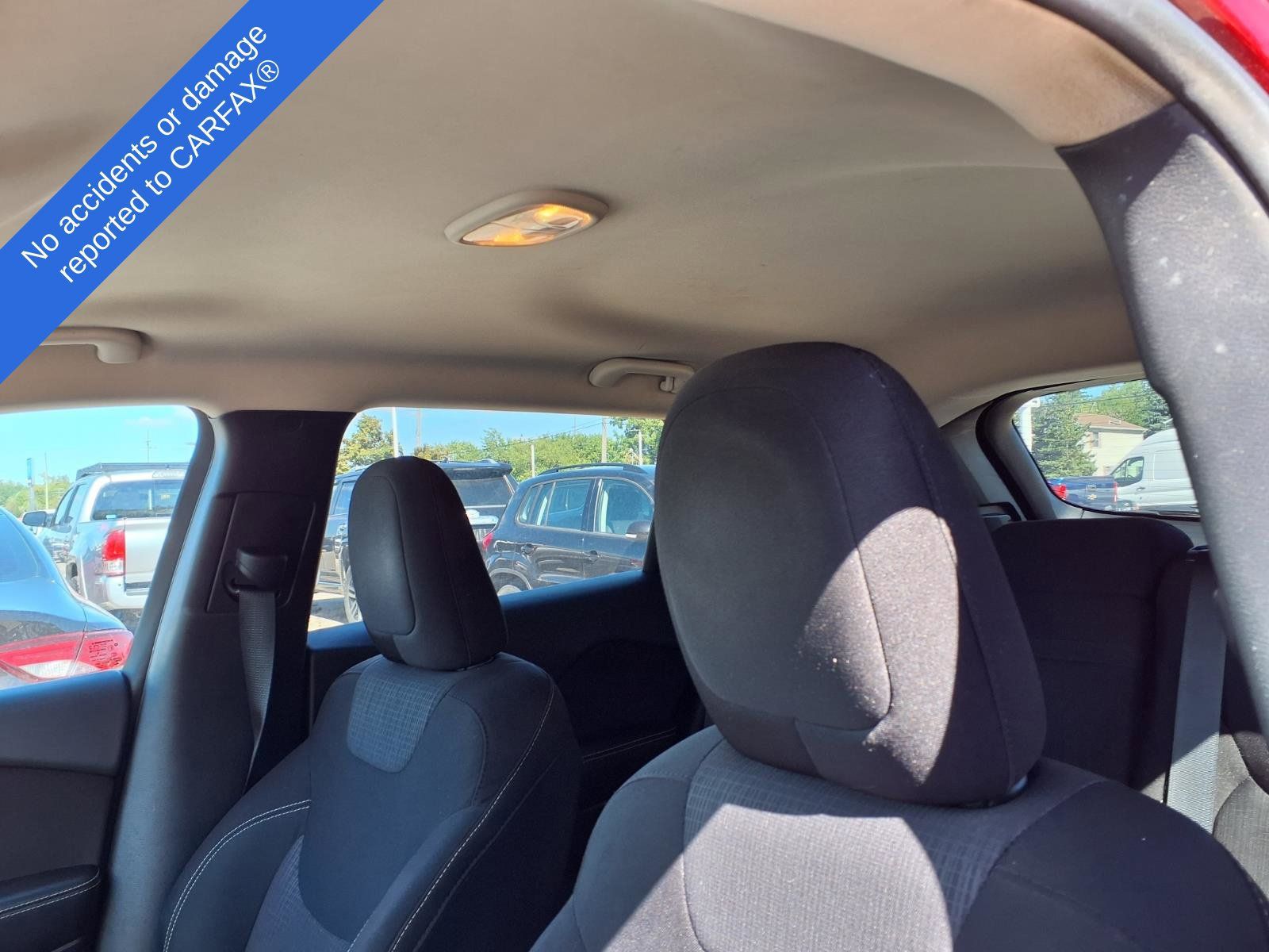 Used 2015 Jeep Cherokee Latitude w/ Cold Weather Group AWD/4WD image 18