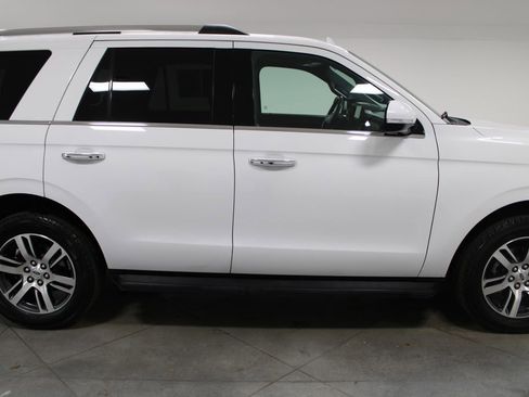 Used 2024 Ford Expedition Limited image 11