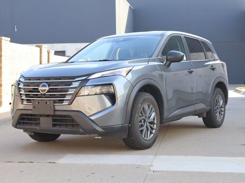 Used 2024 Nissan Rogue S FWD image 2