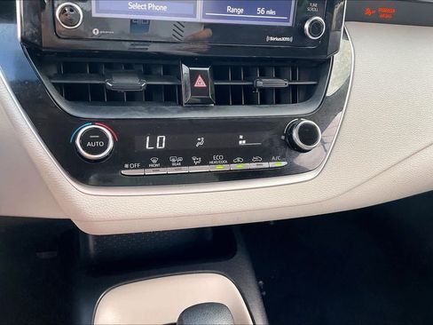 Used 2021 Toyota Corolla LE FWD image 29