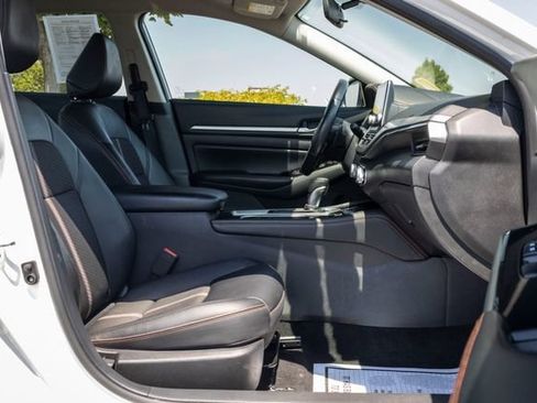 Used 2024 Nissan Altima 2.5 SR FWD image 7
