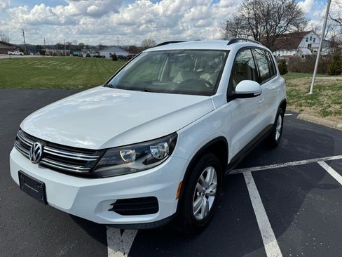 Used 2017 Volkswagen Tiguan S image 2
