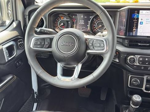 Used 2024 Jeep Wrangler Unlimited Sahara w/ Technology Group AWD/4WD image 21