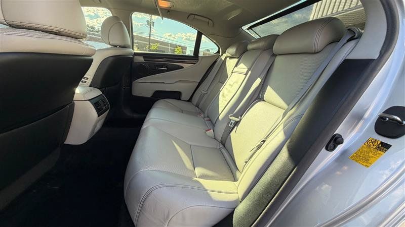 Used 2013 Lexus LS 460 w/ Comfort Pkg RWD image 45