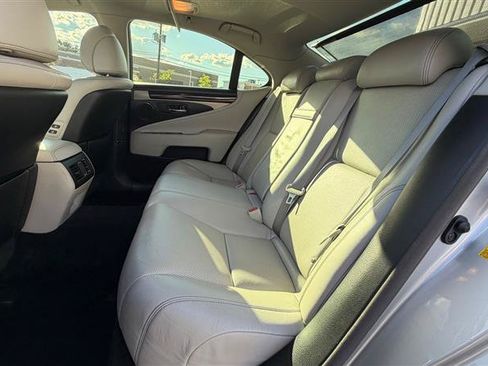 Used 2013 Lexus LS 460 w/ Comfort Pkg RWD image 45