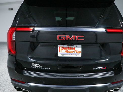 Used 2025 GMC Yukon XL AT4 w/ AT4 Premium Package AWD/4WD image 8