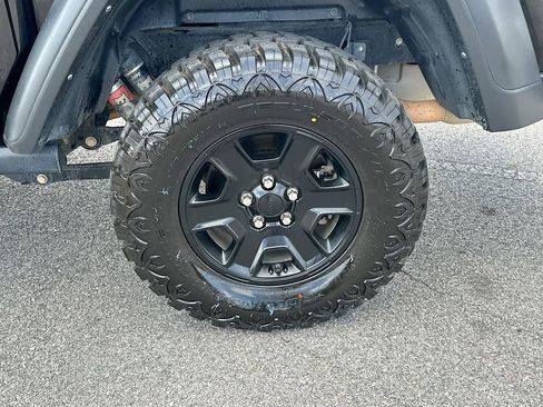 Used 2021 Jeep Gladiator Mojave AWD/4WD image 24