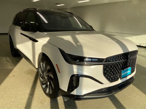 Used 2024 Lincoln Nautilus Reserve w/ Equipment Group 203A image 5