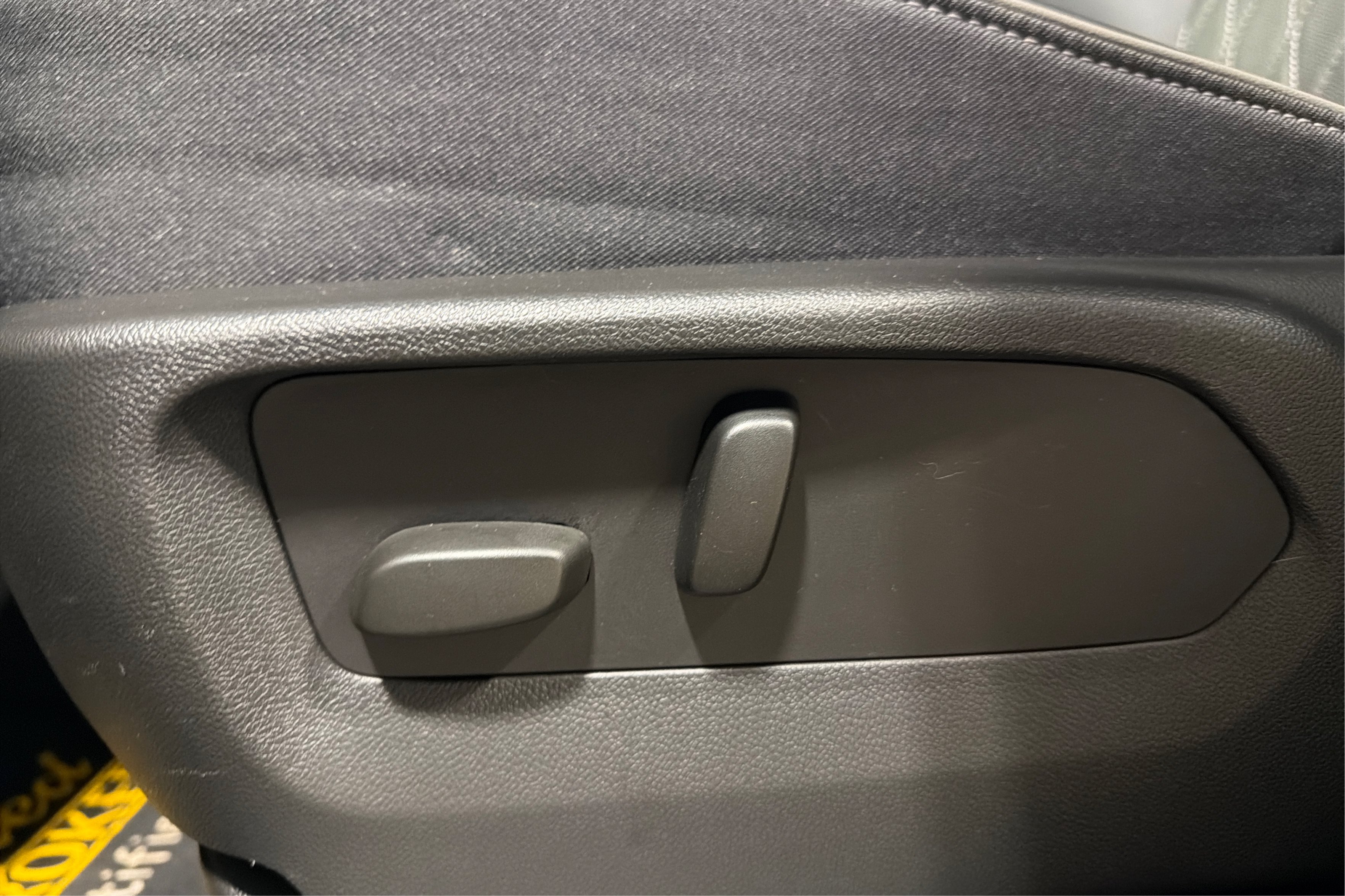 Used 2023 Buick Envision Avenir AWD/4WD image 20