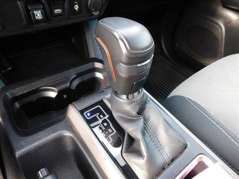 Used 2022 Toyota Tacoma TRD Off-Road AWD/4WD image 11