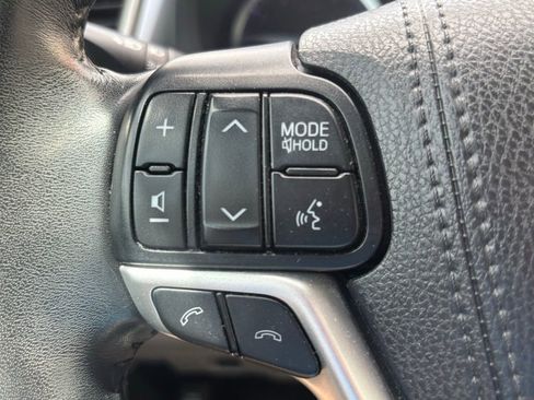 Used 2019 Toyota Highlander Limited image 21