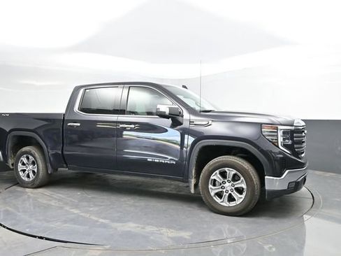 Used 2025 GMC Sierra 1500 SLT AWD/4WD image 3