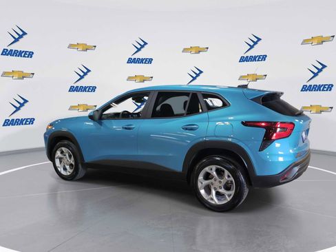 Used 2025 Chevrolet Trax LS w/ LS Convenience Package image 6