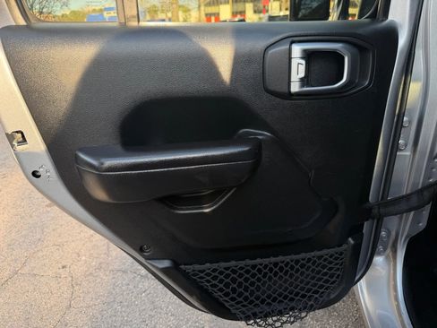 Used 2018 Jeep Wrangler Unlimited Rubicon image 17