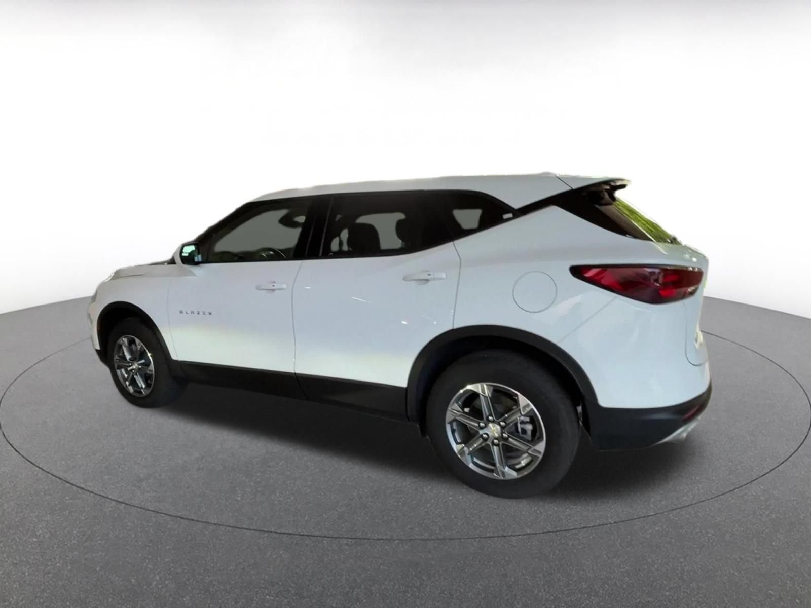 Used 2026 Chevrolet Blazer LT FWD image 9