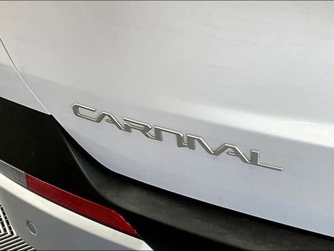 New 2026 Kia Carnival EX FWD image 10