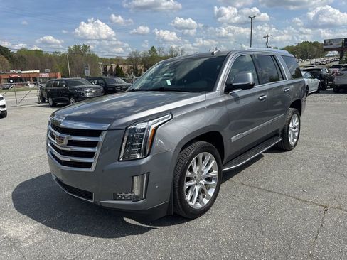 Used 2020 Cadillac Escalade Luxury image 1