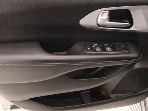 Used 2018 Chrysler Pacifica Touring-L Plus w/ S Appearance Package FWD image 19