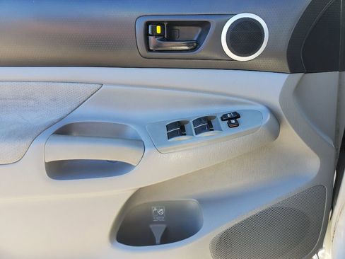 Used 2010 Toyota Tacoma PreRunner image 14