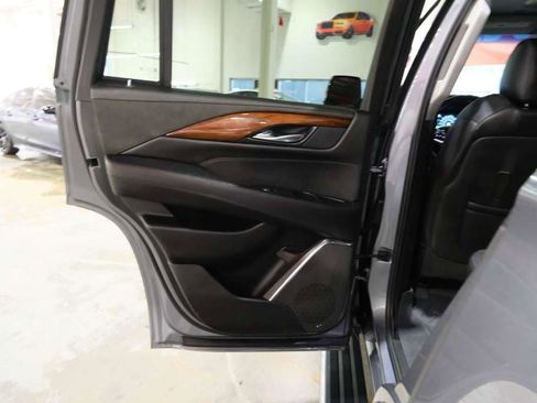 Used 2018 Cadillac Escalade Premium Luxury AWD/4WD image 23